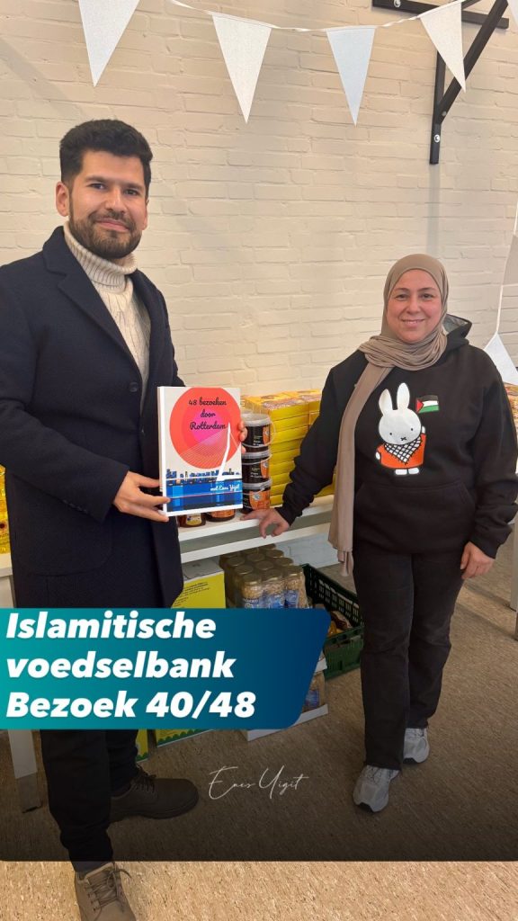 Vrijwilligers van de Islamitische Voedselbank Rotterdam helpen gezinnen